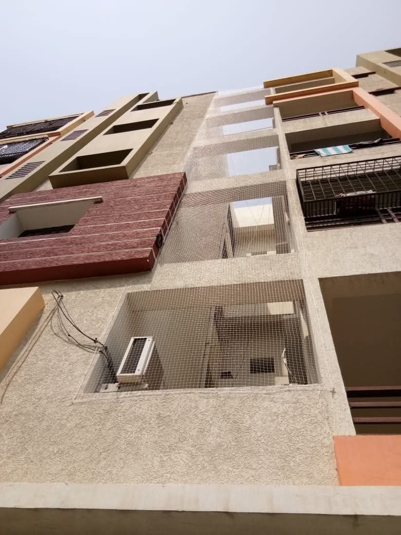 Pigeon protection net for balcony